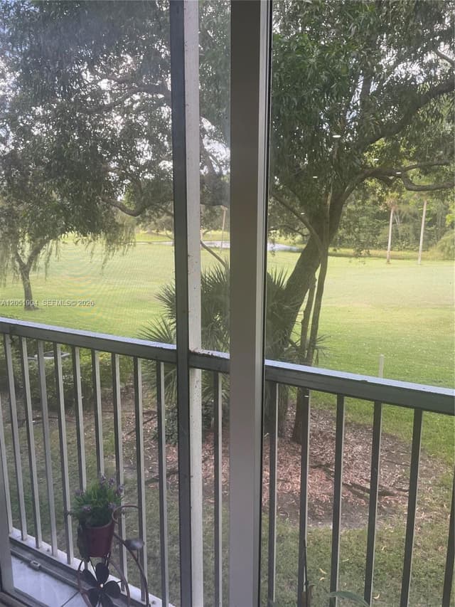 1011 SW 125th Ave # 207M, Pembroke Pines FL 33027 - Pembroke Pines, FL - Photo 3