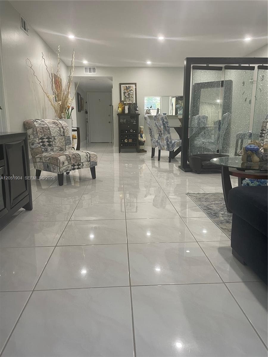1011 SW 125th Ave # 207M, Pembroke Pines FL 33027 - Pembroke Pines, FL - Photo 1