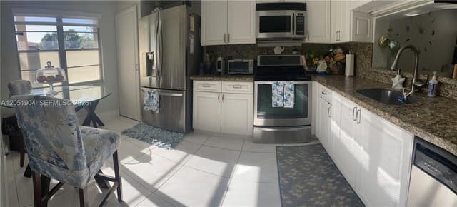 1011 SW 125th Ave # 207M, Pembroke Pines FL 33027 - Pembroke Pines, FL - Photo 4