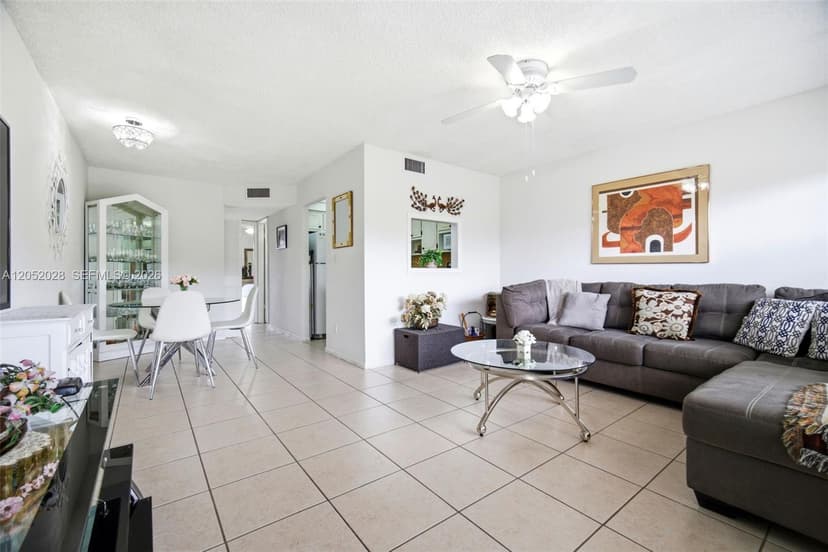 9101 Sunrise Lakes Blvd # 218, Sunrise FL 33322