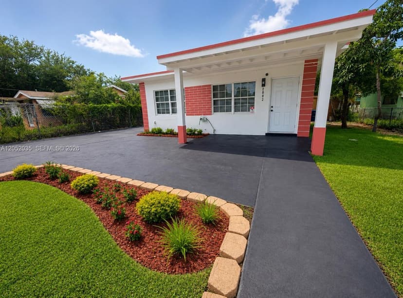 2002 NW 87th St, Miami FL 33147