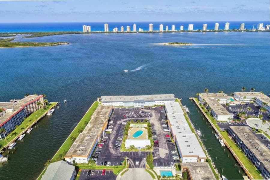 100 Shore Court # 307, North Palm Beach FL 33408