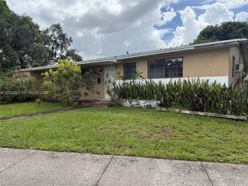 690 W 70th Pl, Hialeah FL 33014