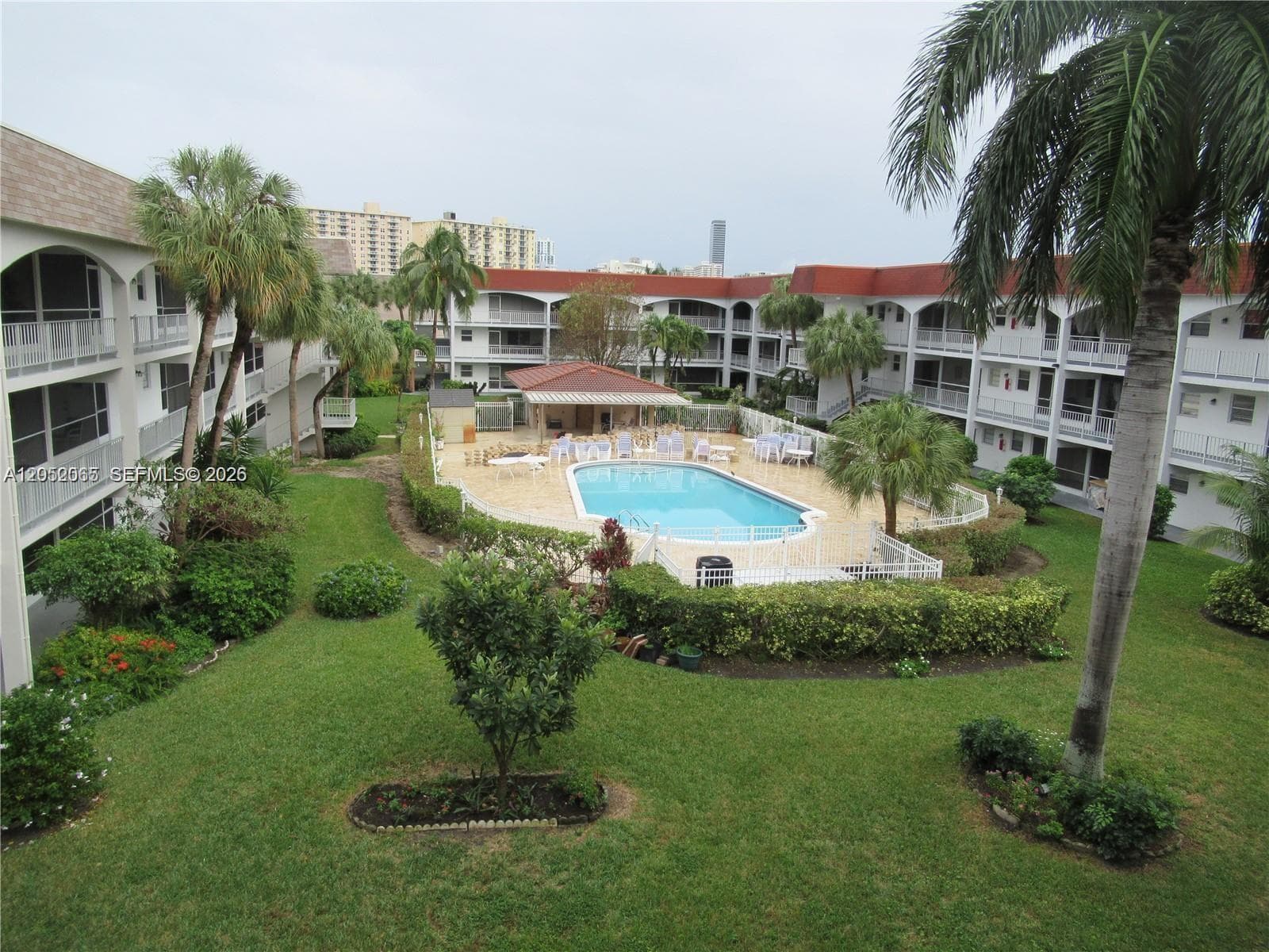 501 Blue Heron Dr # A, Hallandale Beach FL 33009 - Hallandale Beach, FL - Photo 1
