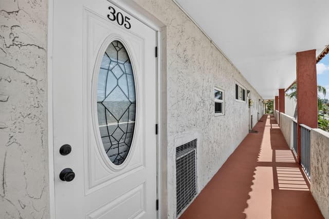 9923 S Hollybrook Lake Drive # 305, Pembroke Pines FL 33025 - Pembroke Pines, FL - Photo 2