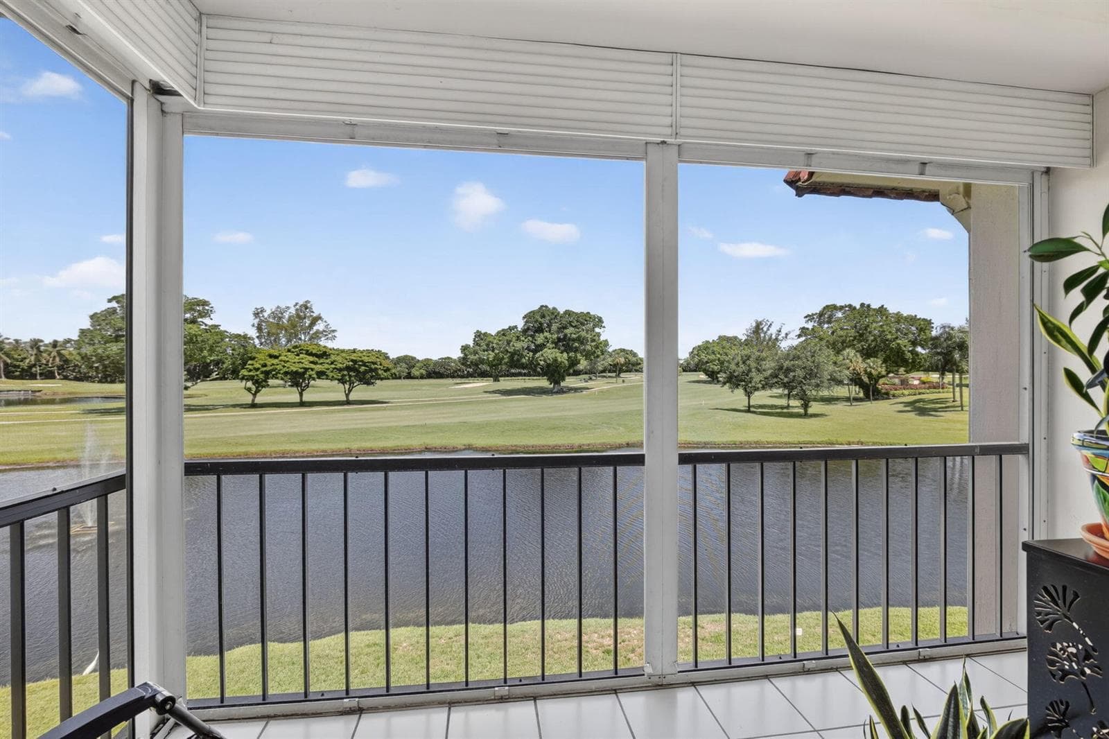9923 S Hollybrook Lake Drive # 305, Pembroke Pines FL 33025 - Pembroke Pines, FL - Photo 1