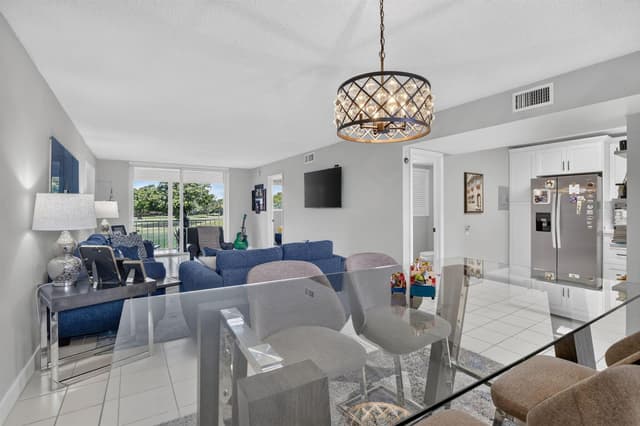 9923 S Hollybrook Lake Drive # 305, Pembroke Pines FL 33025 - Pembroke Pines, FL - Photo 5