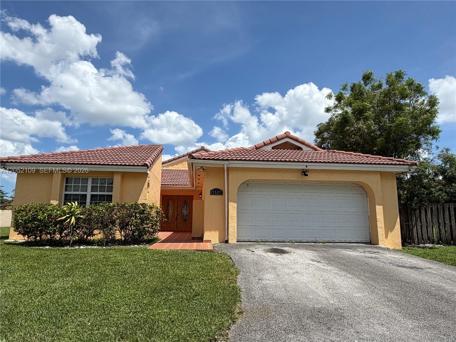 17527 NW 62nd Pl N, Hialeah FL 33015