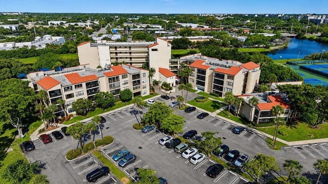2322 S Cypress Bend Drive # 311, Pompano Beach FL 33069 - Pompano Beach, FL - Photo 2