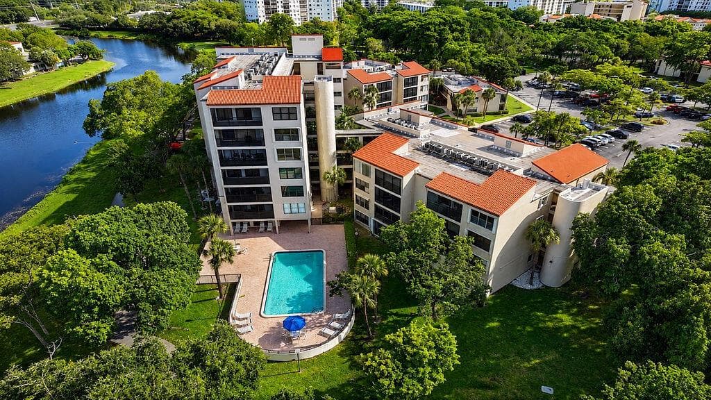 2322 S Cypress Bend Drive # 311, Pompano Beach FL 33069 - Pompano Beach, FL - Photo 1