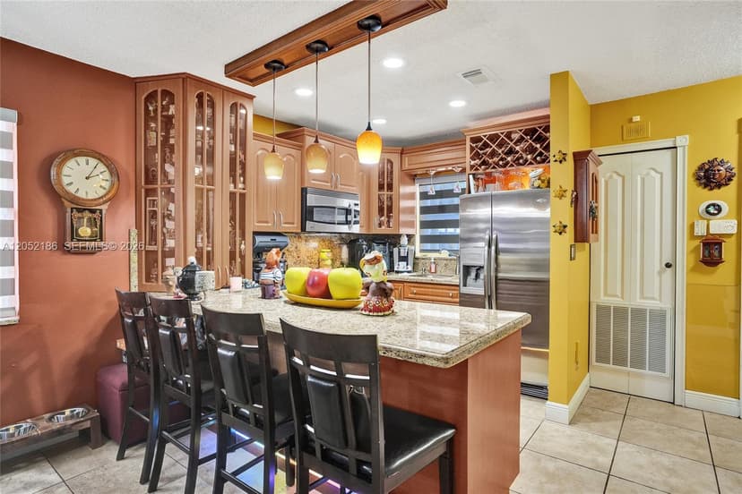 2359 W 74th St # 104, Hialeah FL 33016