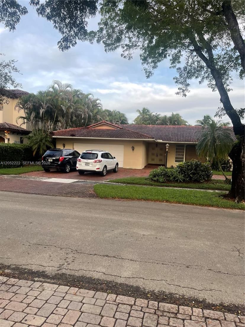 16120 E Troon Cir, Miami Lakes FL 33014
