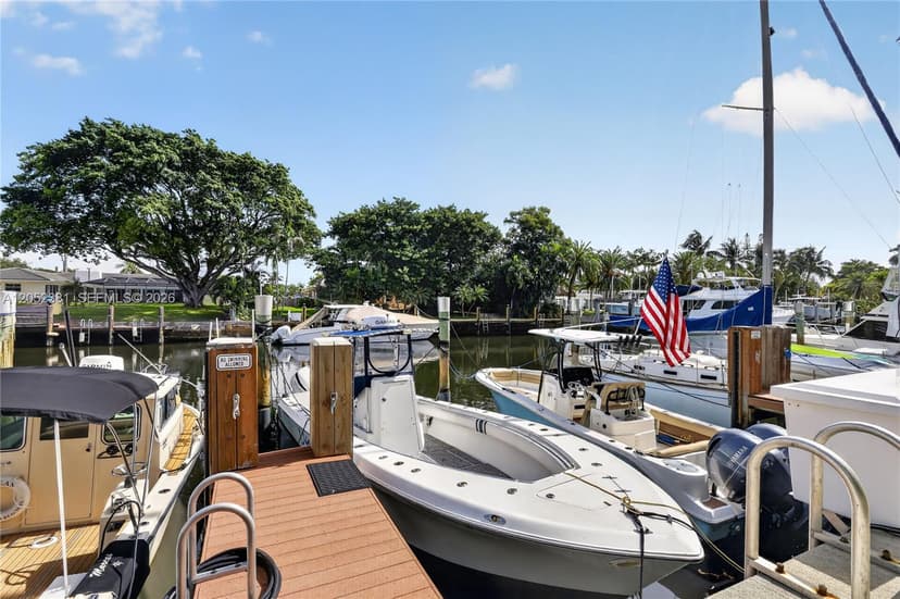 2561 NE 15th St, Pompano Beach FL 33062