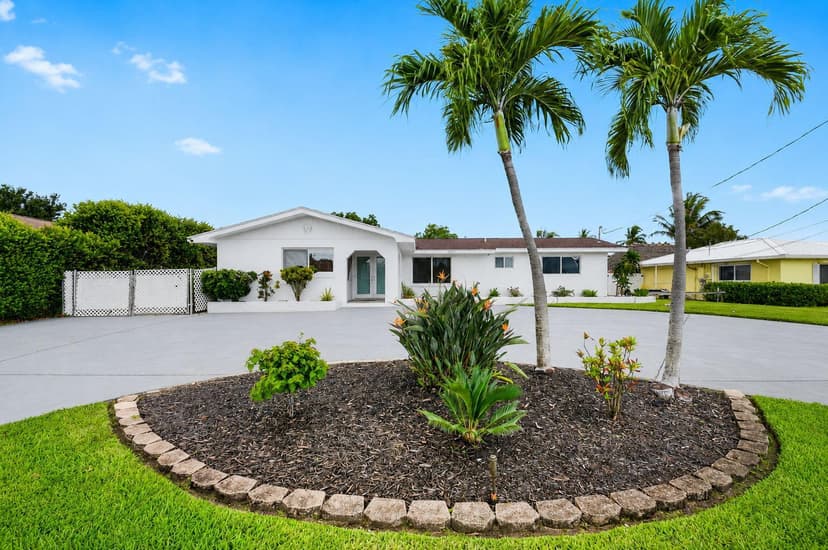 7951 W Lake Drive, Lake Clarke Shores FL 33406