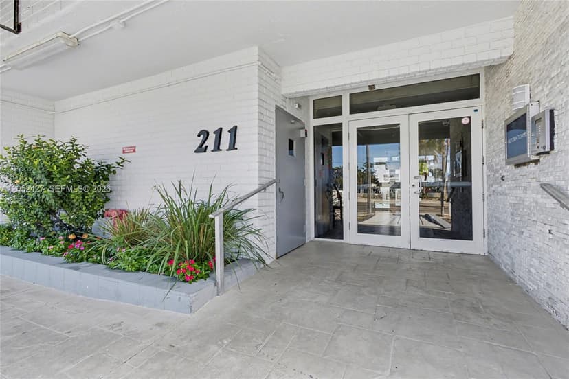 211 S Ocean Dr # 205, Hollywood FL 33019