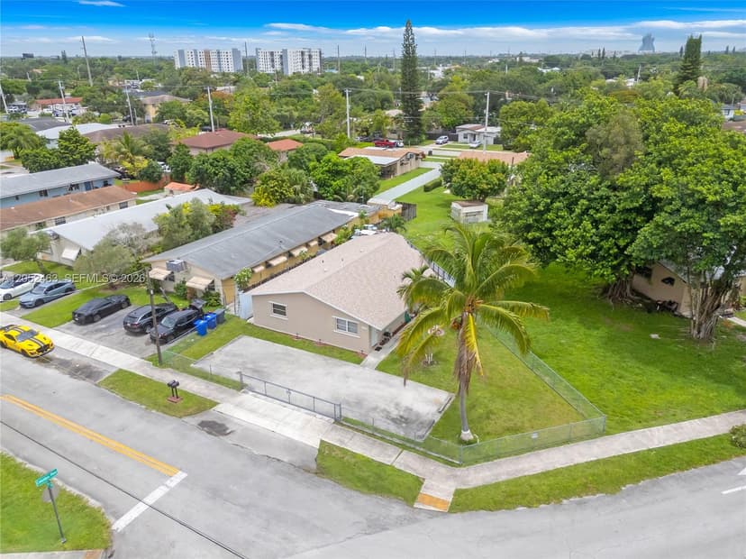 5829 Taylor St, Hollywood FL 33021