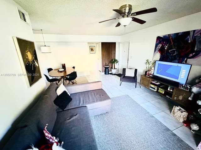 11216 SW 12th St # 104, Pembroke Pines FL 33025 - Pembroke Pines, FL - Photo 2