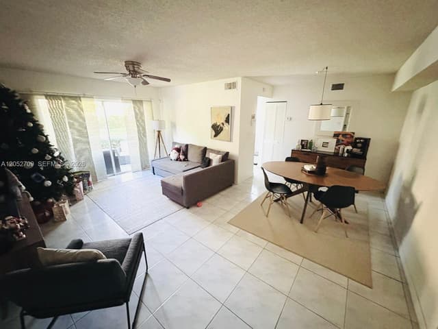 11216 SW 12th St # 104, Pembroke Pines FL 33025 - Pembroke Pines, FL - Photo 5
