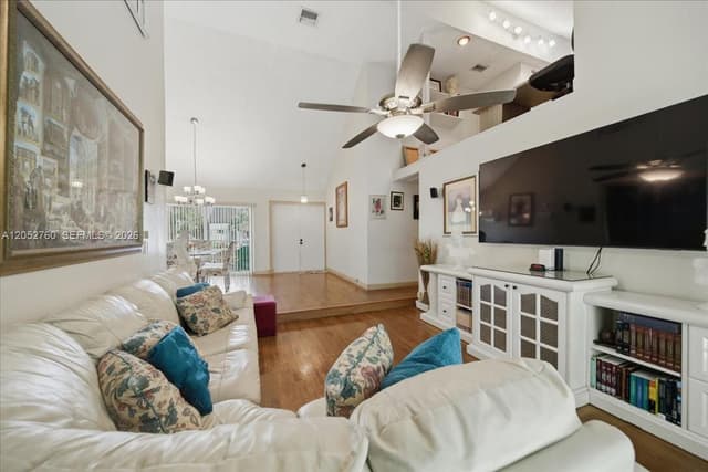 9050 Crescent Dr, Miramar FL 33025 - Miramar, FL - Photo 6