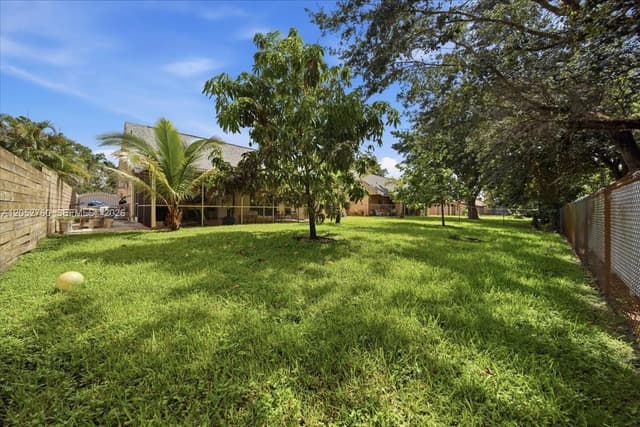 9050 Crescent Dr, Miramar FL 33025 - Miramar, FL - Photo 3