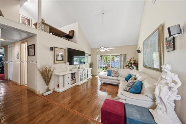 9050 Crescent Dr, Miramar FL 33025 - Miramar, FL - Photo 5