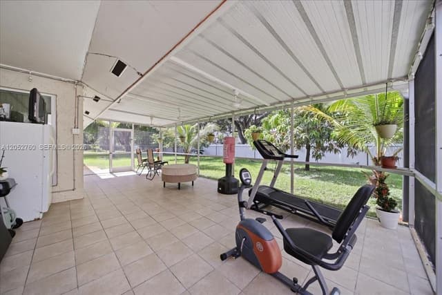 9050 Crescent Dr, Miramar FL 33025 - Miramar, FL - Photo 4