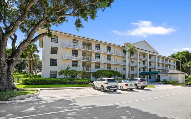 3516 Whitehall Dr # 301, West Palm Beach FL 33401 - West Palm Beach, FL - Photo 2