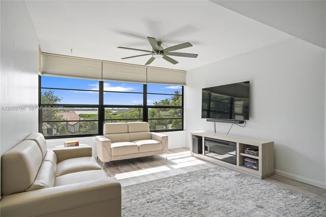 3516 Whitehall Dr # 301, West Palm Beach FL 33401 - West Palm Beach, FL - Photo 7