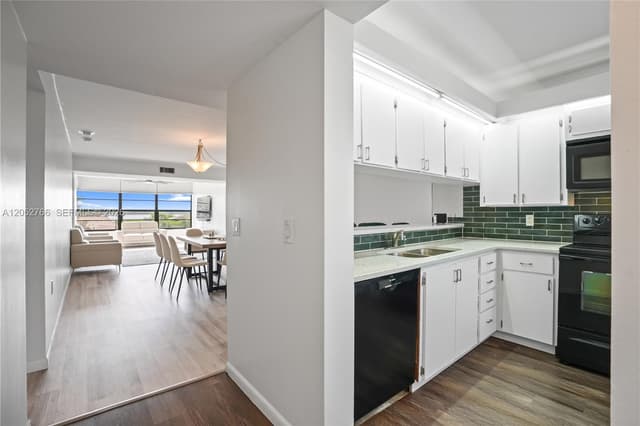 3516 Whitehall Dr # 301, West Palm Beach FL 33401 - West Palm Beach, FL - Photo 3
