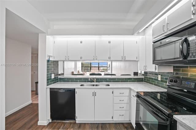3516 Whitehall Dr # 301, West Palm Beach FL 33401 - West Palm Beach, FL - Photo 4