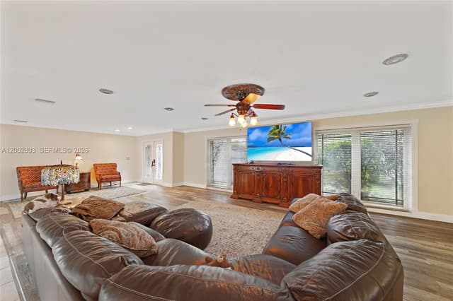 8541 N Lake Dasha Dr, Plantation FL 33324 - Plantation, FL - Photo 7