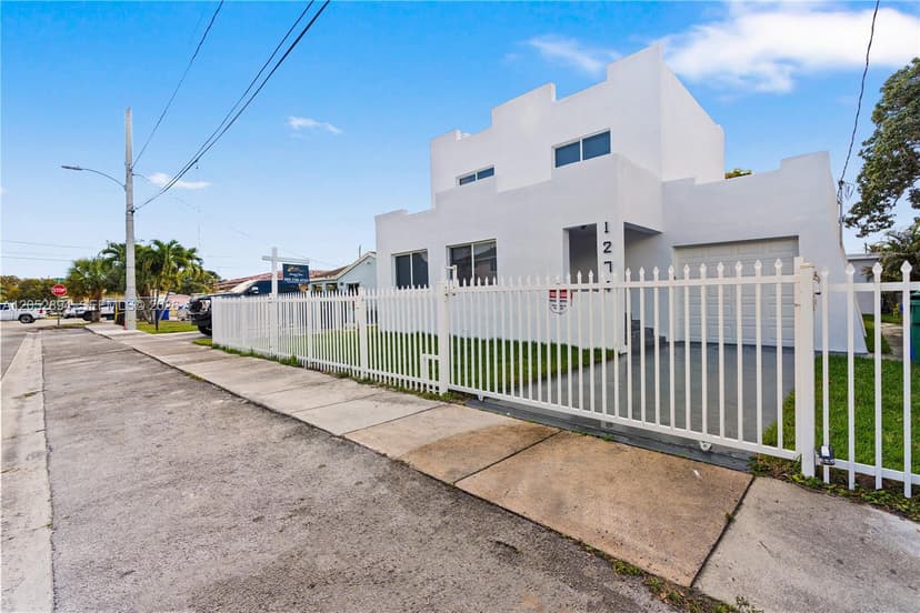 1274 NW 55th Ter, Miami FL 33142