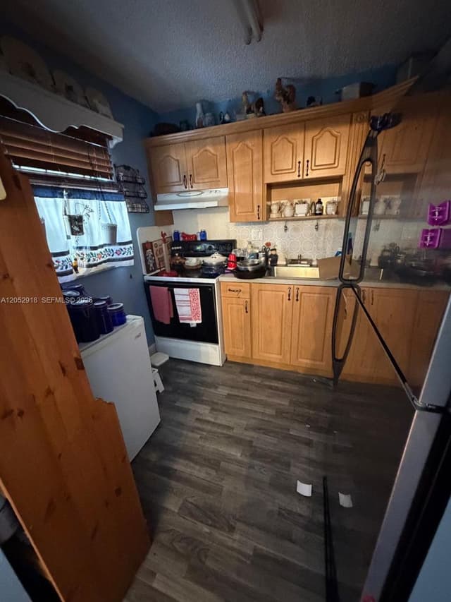 1335 W 68th St # 204, Hialeah FL 33014 - Hialeah, FL - Photo 7