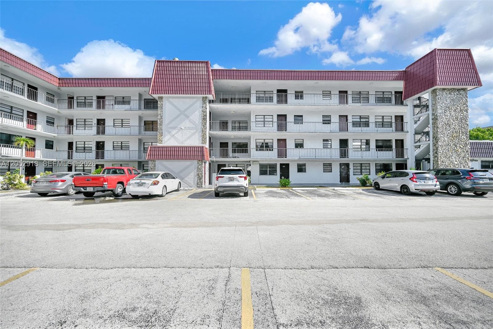 1335 W 68th St # 204, Hialeah FL 33014