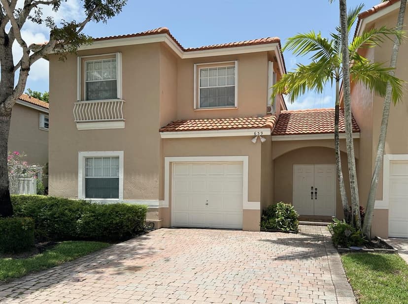 639 NW 130th Way, Pembroke Pines FL 33028