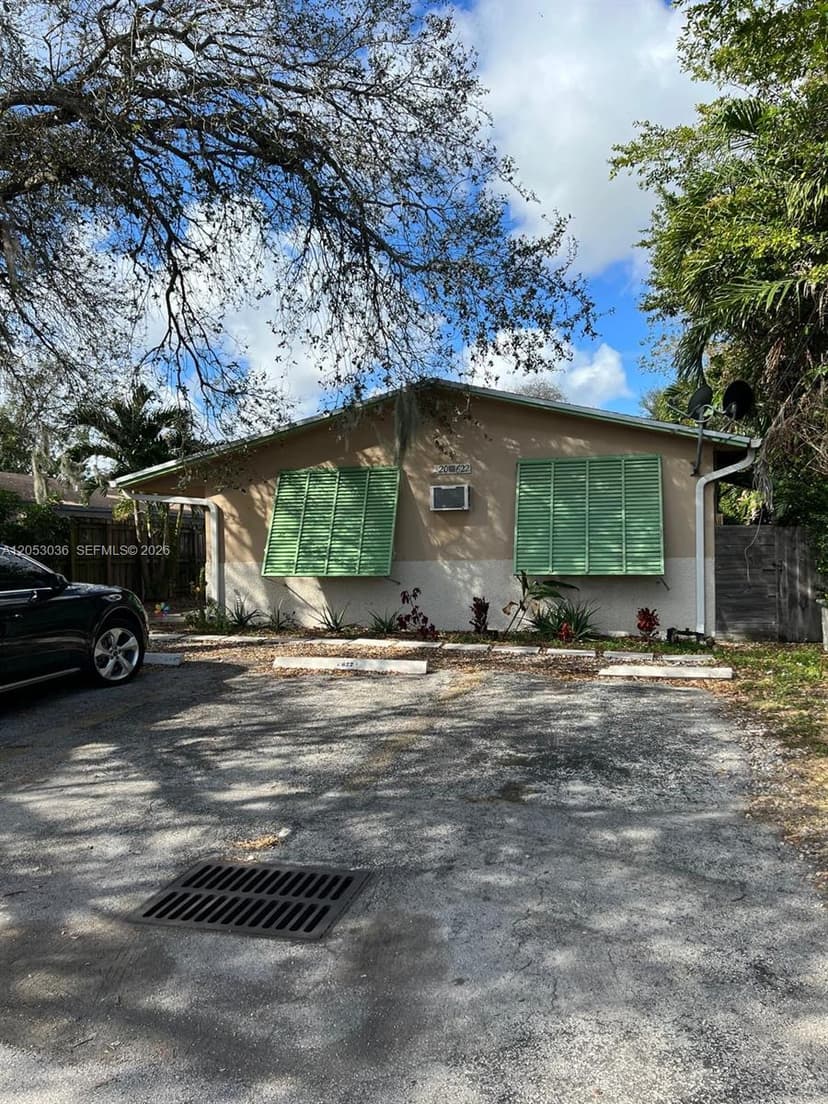 620 SW 7th Ave, Hallandale Beach FL 33009