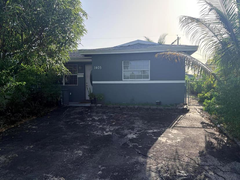 1405 NW 58TH Avenue, Lauderhill FL 33313