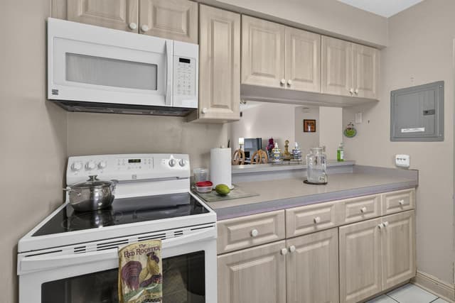 12022 W Greenway Drive # 201, Royal Palm Beach FL 33411 - Royal Palm Beach, FL - Photo 6