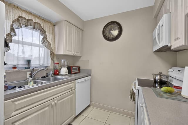 12022 W Greenway Drive # 201, Royal Palm Beach FL 33411 - Royal Palm Beach, FL - Photo 4
