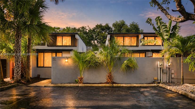 6439 Lemon Tree Ln, Miami Lakes FL 33014