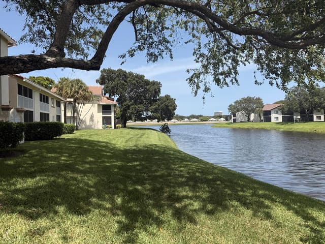 7206 Glenmoor Drive, West Palm Beach FL 33409 - West Palm Beach, FL - Photo 2