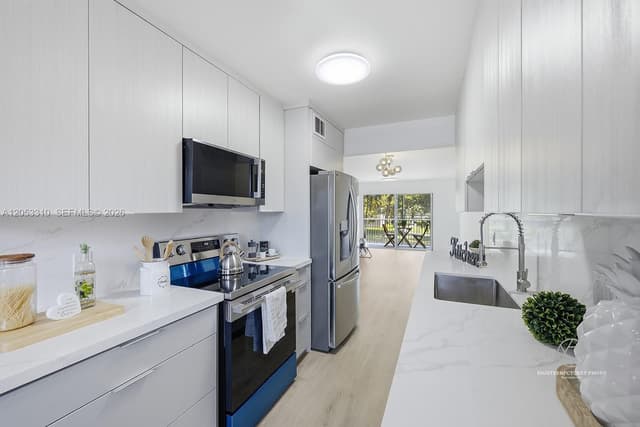 1351 SW 125th Ave # 206S, Pembroke Pines FL 33027 - Pembroke Pines, FL - Photo 3