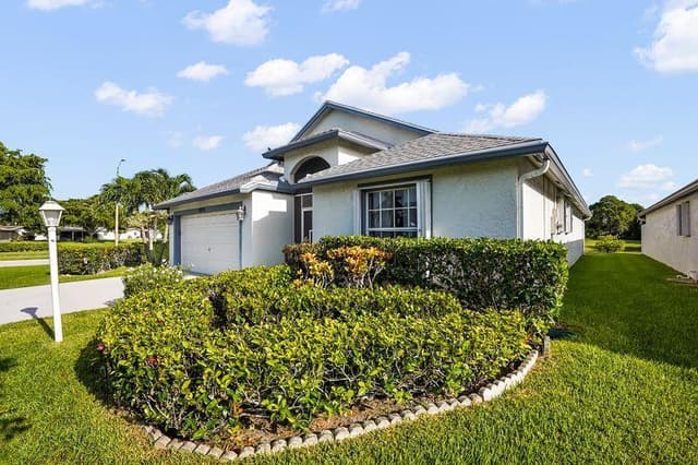 5025 Robino Circle, West Palm Beach FL 33417 - West Palm Beach, FL - Photo 2