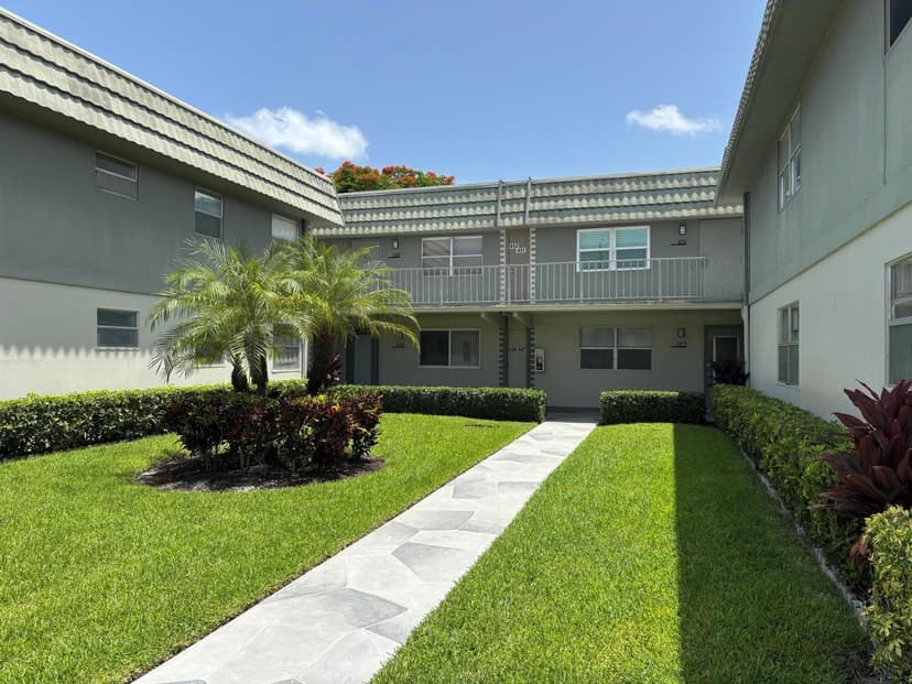 652 Flanders N, Delray Beach FL 33484