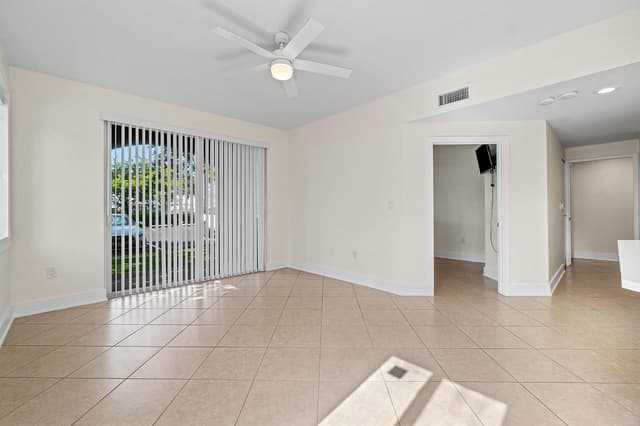 1000 Scotia Drive # 102, Hypoluxo FL 33462 - Hypoluxo, FL - Photo 4