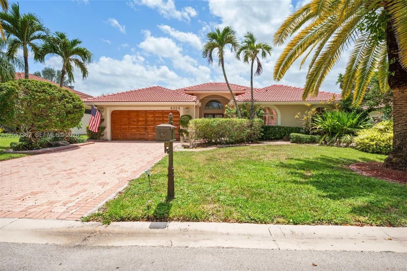 4324 NW 65th Ter, Coral Springs FL 33067