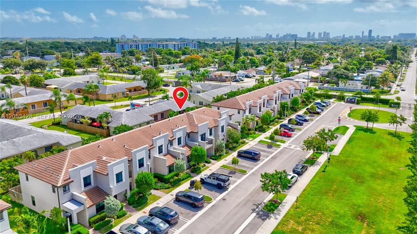 953 NE 211th St, Miami FL 33179