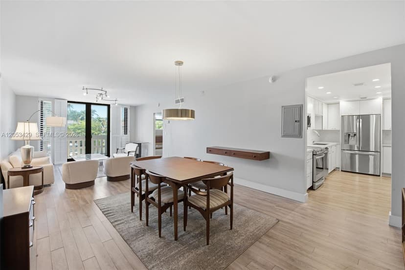 90 Edgewater Dr # 225, Coral Gables FL 33133
