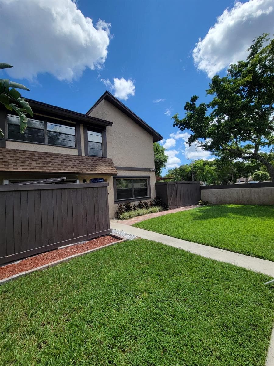 1701 BAYBERRY Drive # 1701, Hollywood FL 33024