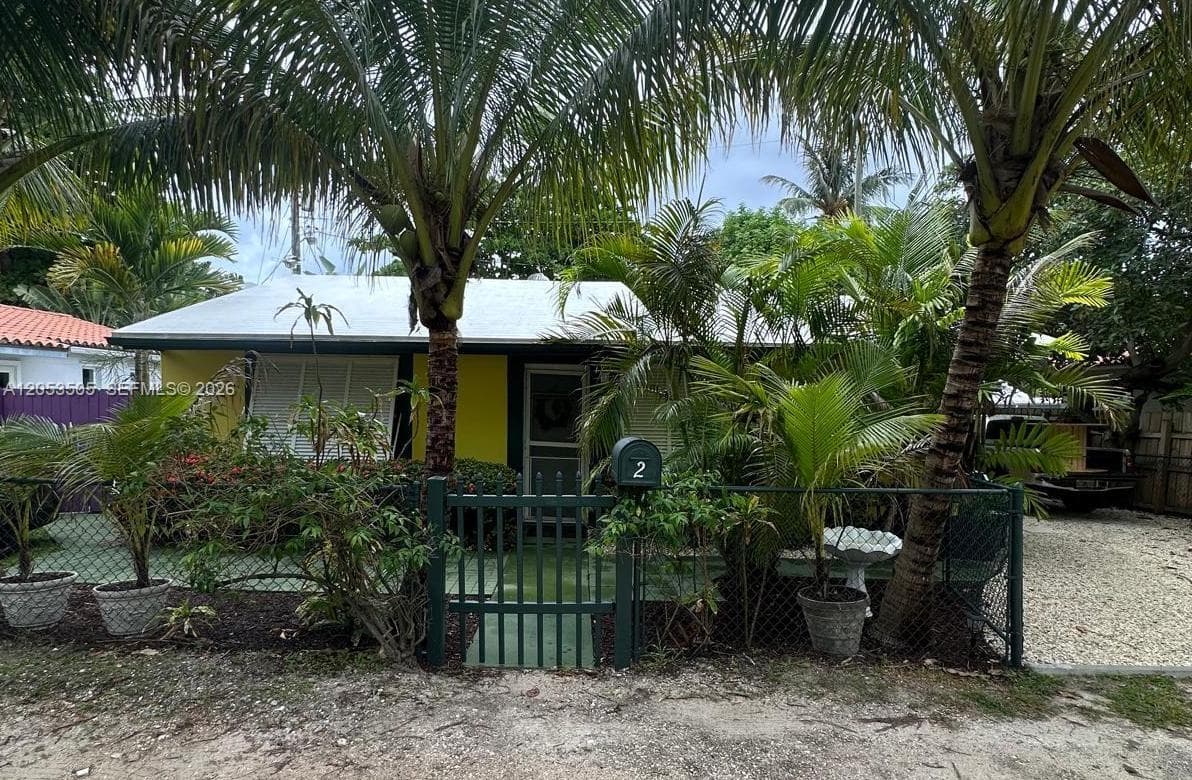 2 Kenmore Ln, Boynton Beach FL 33435